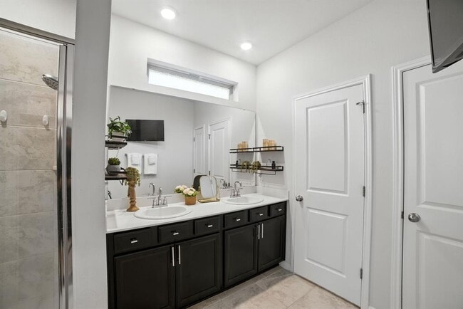 Building Photo - 324 Mountain Valley St