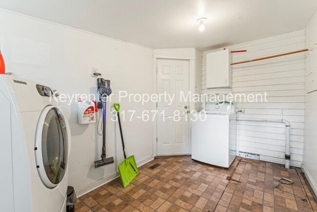 Building Photo - Charming 1 Bedroom near Noblesville High School and Downtown.