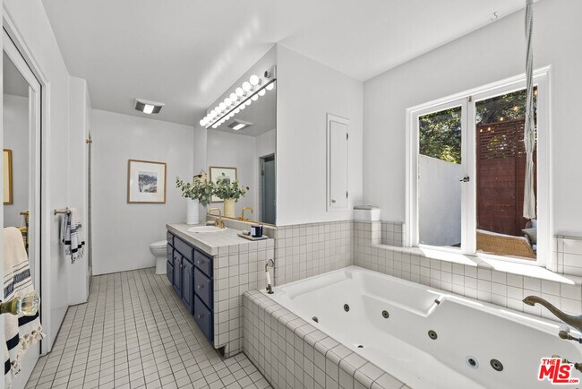 Building Photo - 8316 Maple Dr