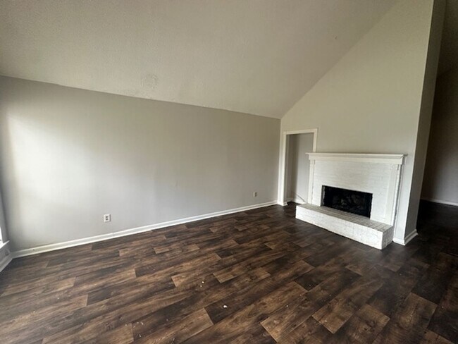 Building Photo - 30 Rosewood Ct