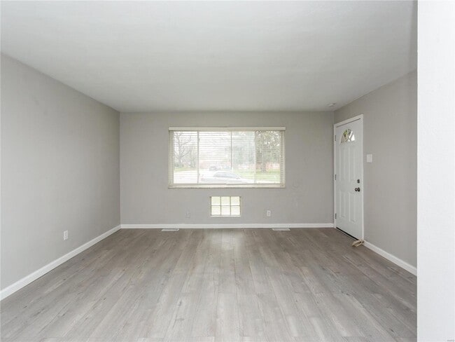 Building Photo - 3860 Brittany Cir