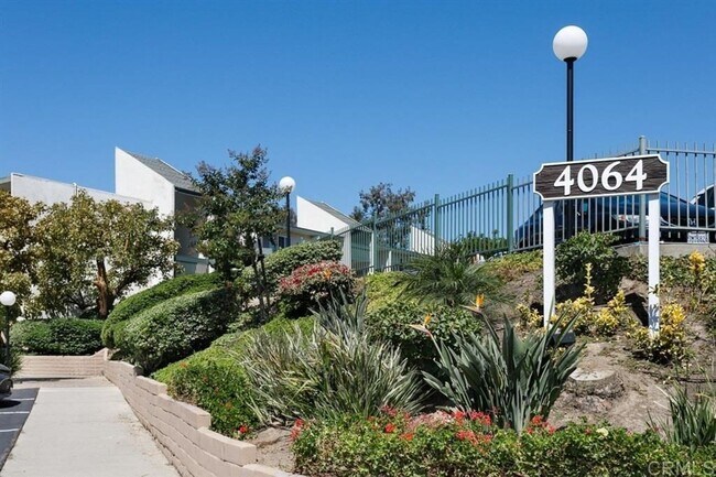 Building Photo - Modern 3 Bedroom, 2 Bath Completely Remodeled Condo