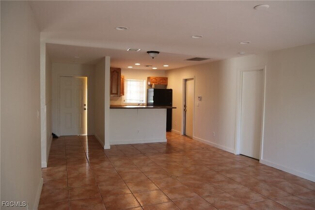 Building Photo - 320 Harry Ave S