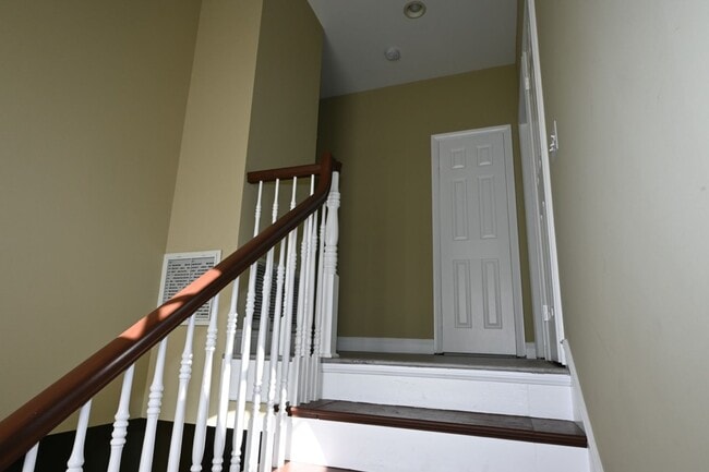 Building Photo - Beautiful Mission Viejo 5 bedroom 2.5 bathroom plus den home