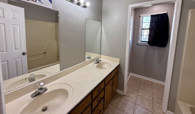 Building Photo - 2516 Glenn Pl