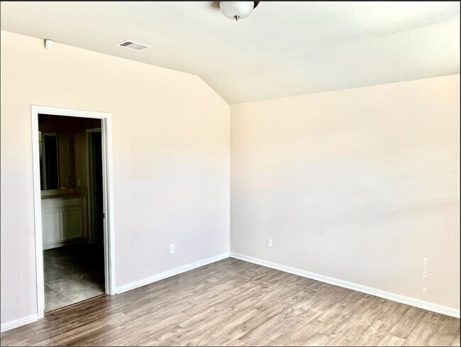 Building Photo - 21423 Holly Heights Rd