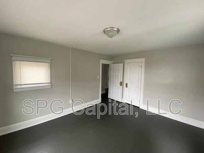 Building Photo - 12 E Burd St