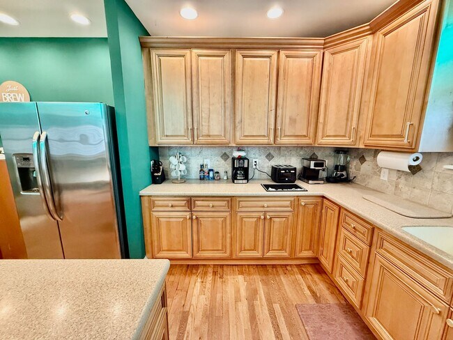 Building Photo - SPACIOUS & MODERN 3 BED/2.5 BA HOUSE w/ AC-Inlaid HARDWOOD Flooring-WASHER/DRYER & Rear PATIO in ...