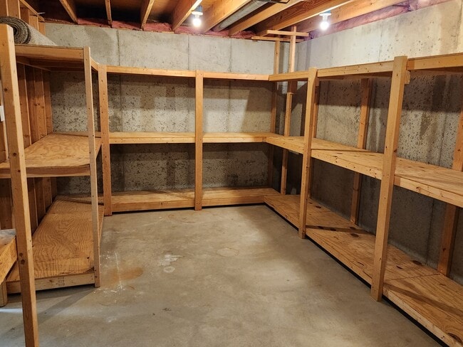 Large storage closet - 2525 Hidden Meadow Ln