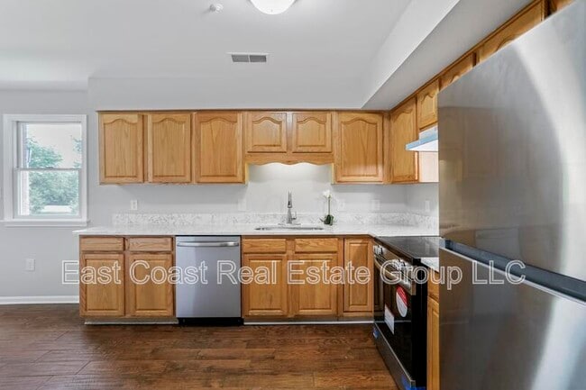 Building Photo - 303 E Ridge Dr