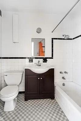 Building Photo - 210 E Broadway