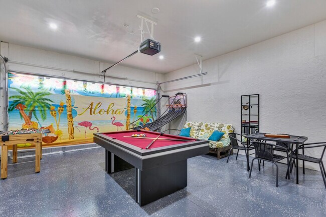 Building Photo - 533 SE 21st Ave