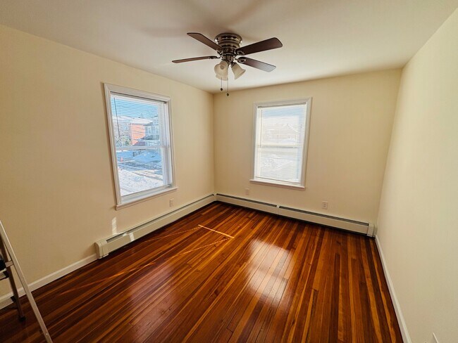 Building Photo - 27 1st St