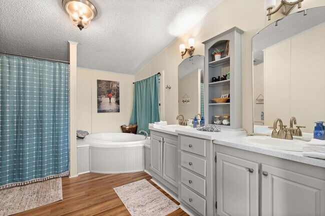 Building Photo - 705 Firefly Dr