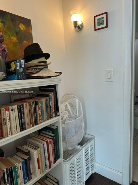 Building Photo - 2930 Point E Dr