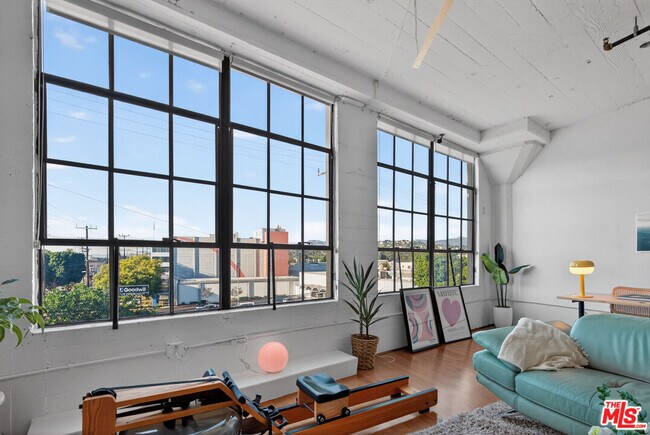 Building Photo - 200 N San Fernando Rd