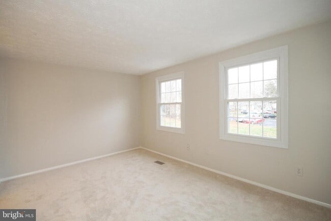 Building Photo - 8032 Grandview Ct