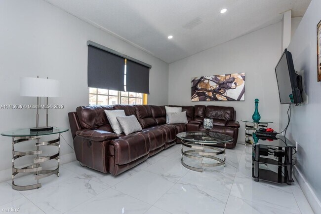 Building Photo - 3 br, 2 bath House - 14347 SW 176th Ter Fl...