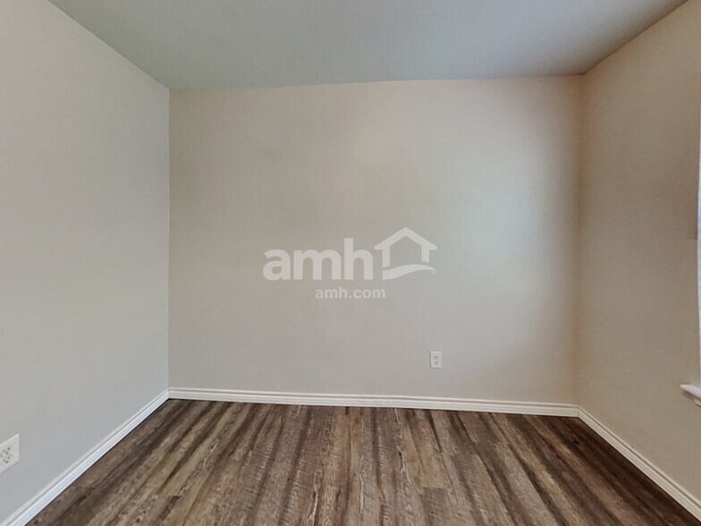 Building Photo - 13310 Ambrosa Dr