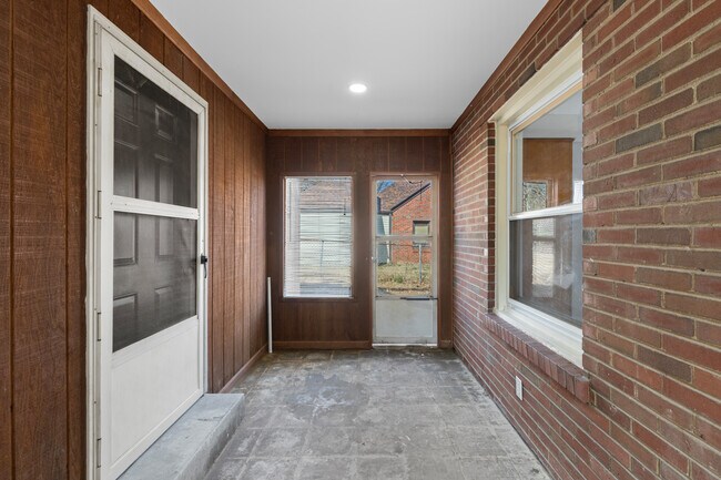 Building Photo - 223 N Dellwood Ave