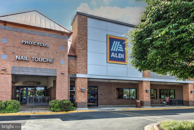 Building Photo - 2904 Kings Chapel Rd