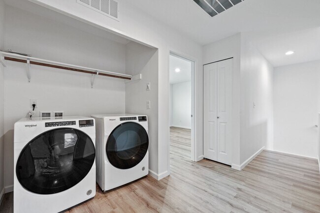 Building Photo - Like-New Tumwater Hill Home with A/C - 3 beds, 2.5 baths