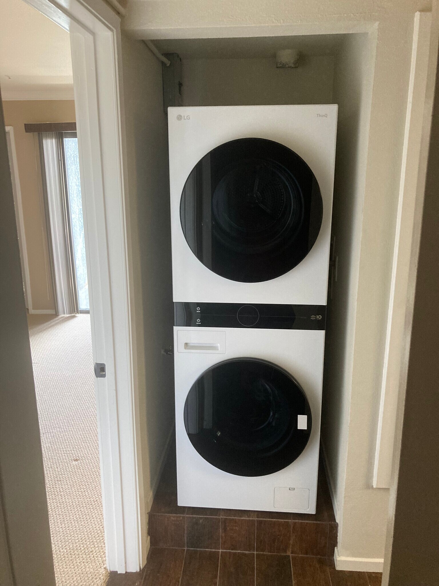 Building Photo - 550 Orange Ave