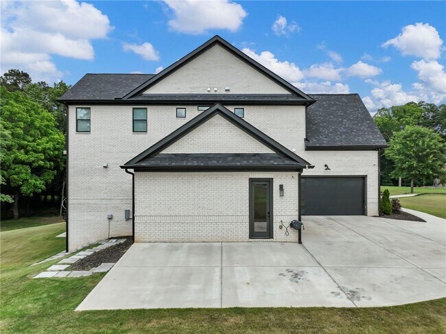 Building Photo - 566 Versailles Dr