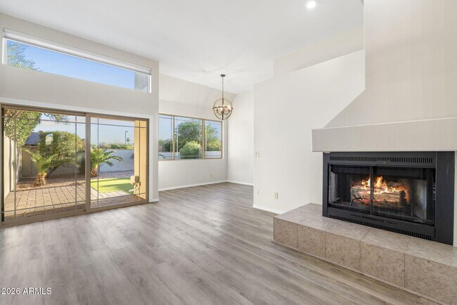 Building Photo - 8841 E Meadow Hill Dr