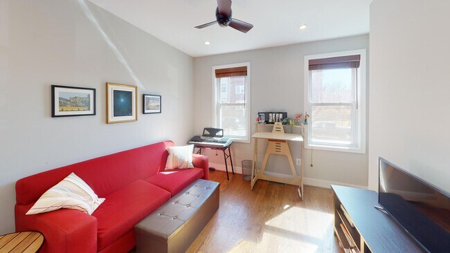 Building Photo - 1310 Holbrook St NE