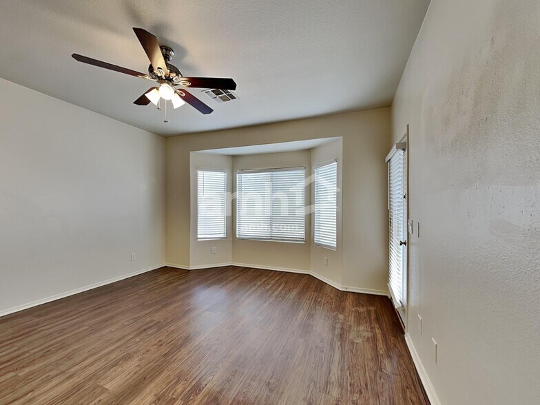 Building Photo - 12930 W Clarendon Ave