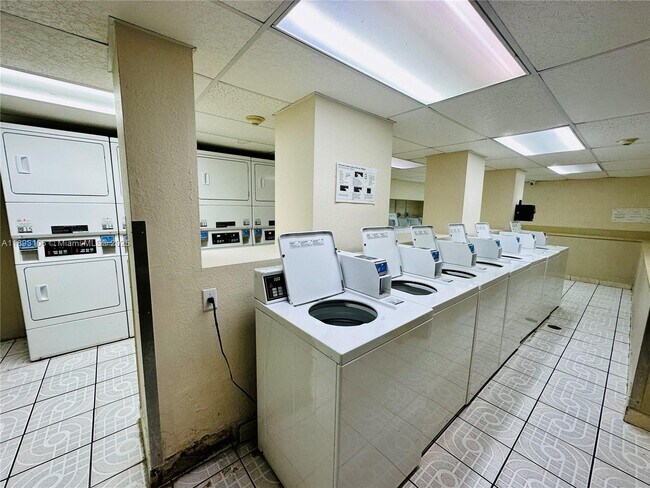 Building Photo - 1805 Sans Souci Blvd