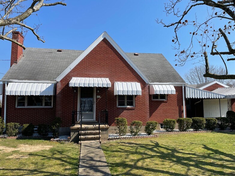 Building Photo - 4517 Lincoln Ave