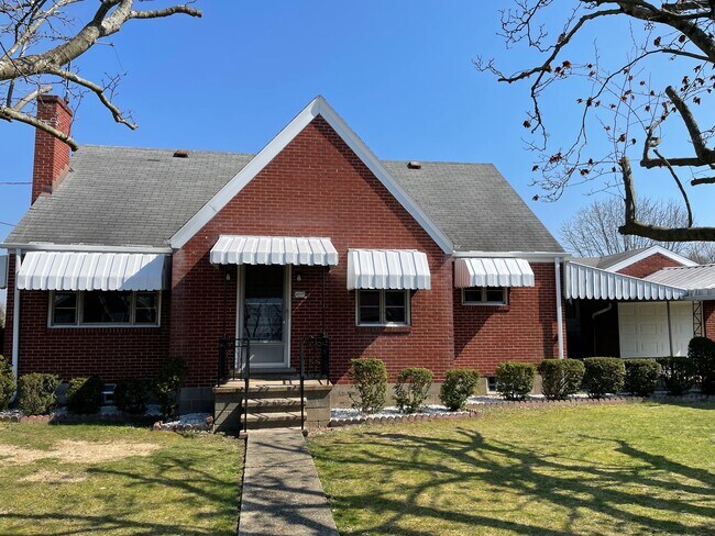 Building Photo - 4517 Lincoln Ave