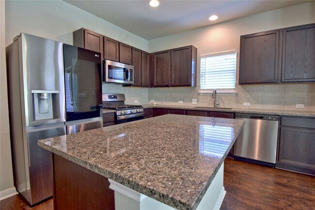 Building Photo - 317 Clearlake Dr