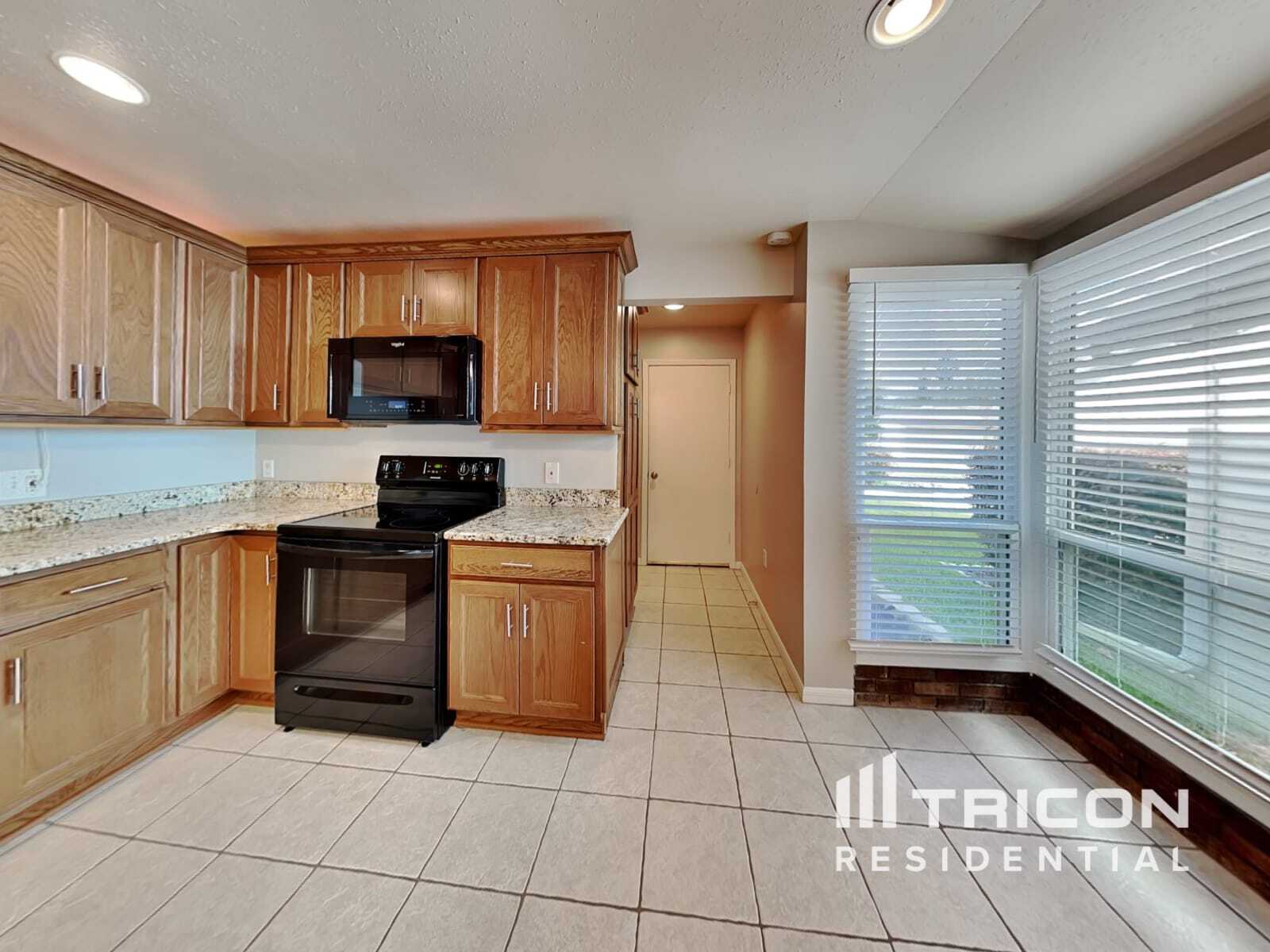 Building Photo - 4005 Cypress Landing S