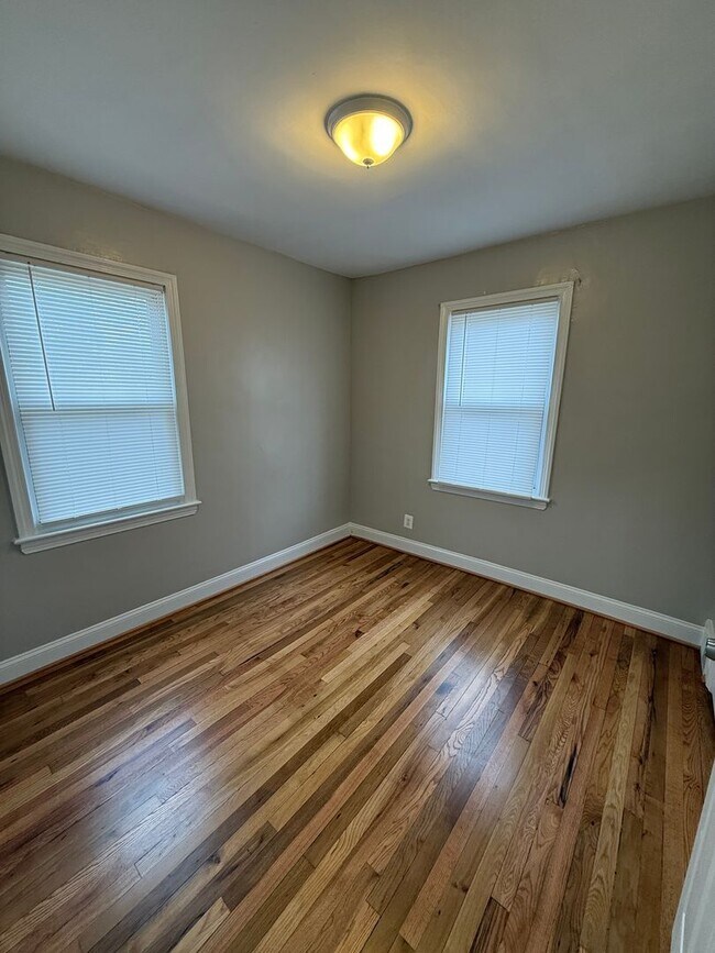 Building Photo - 3 Bedroom 1 Bath House