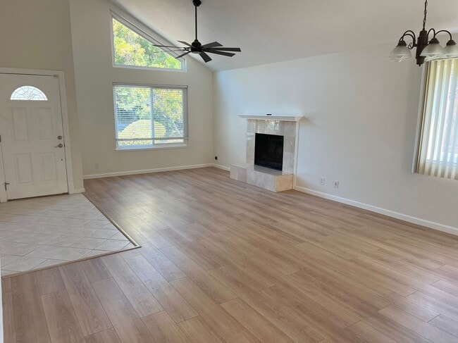 Building Photo - SPACIOUS BRIGHT CUL-DE-SAC 3BD/2BA HOUSE w...