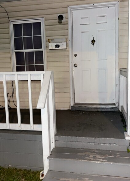 Building Photo - 2326 Elm Ave