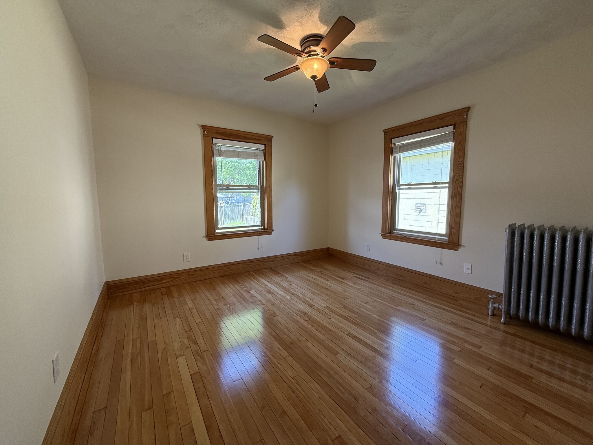 Back Bedroom - 585 High St