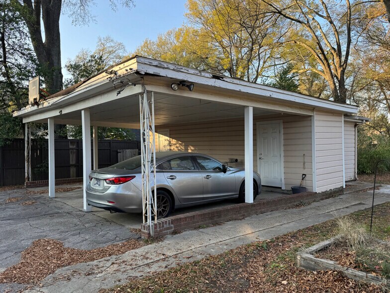 Building Photo - 3896 Park Ave