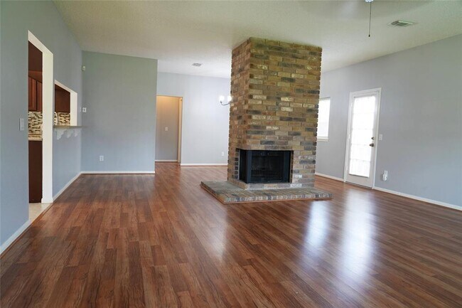 Building Photo - 18143 Forest Cedars Dr
