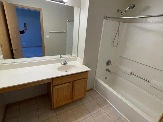 Building Photo - 458 Landmark Ave