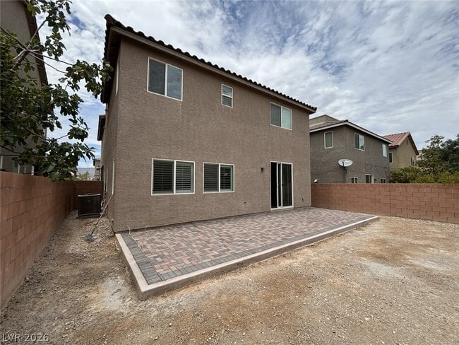 Building Photo - 5582 Sancho Throne Rd