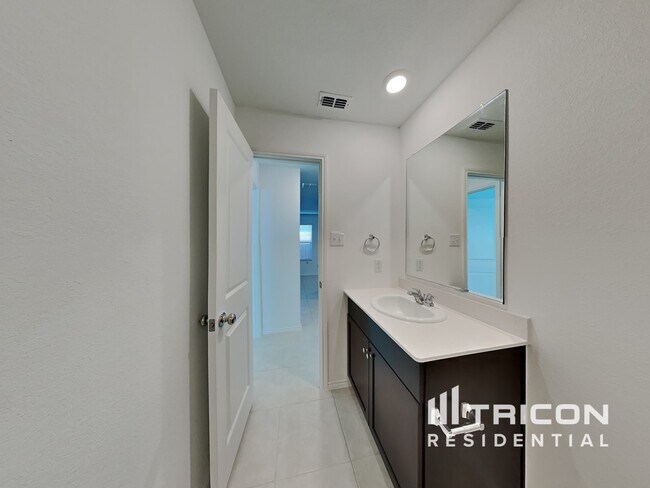 Building Photo - 5620 Rockrose Ln