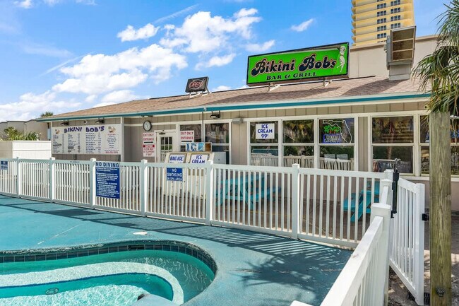 Building Photo - 8743 Thomas Dr