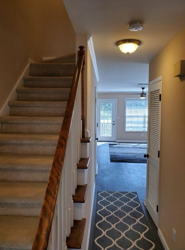 Building Photo - 5040 Laurel Bridge Dr SE