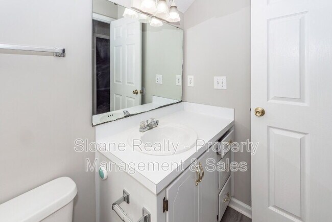 Building Photo - 458 Planters Trace Dr