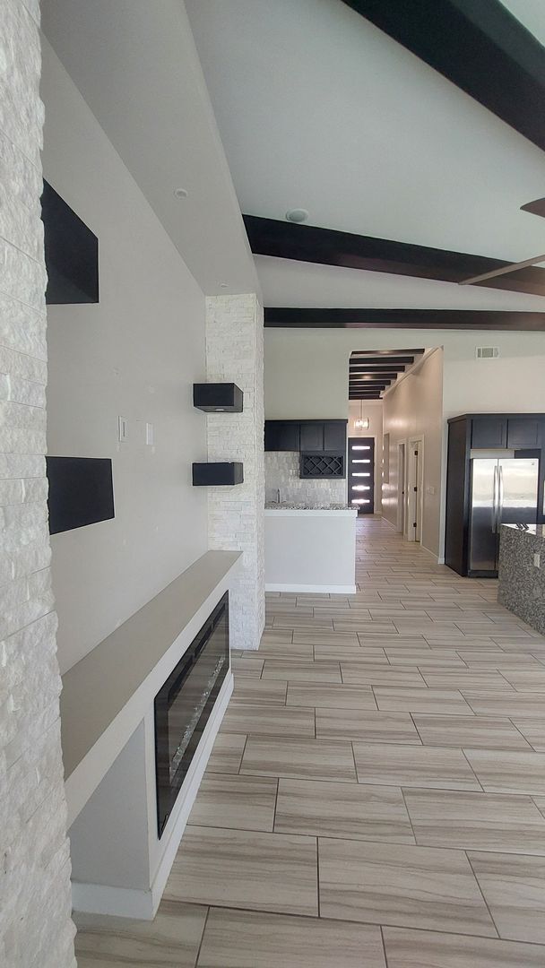 Building Photo - Beautiful 4 bedroom 2.5 bathroom home! READY NOW