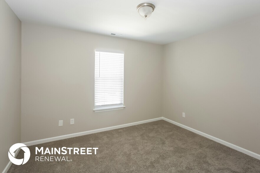 Building Photo - 780 Sir Raleigh Dr